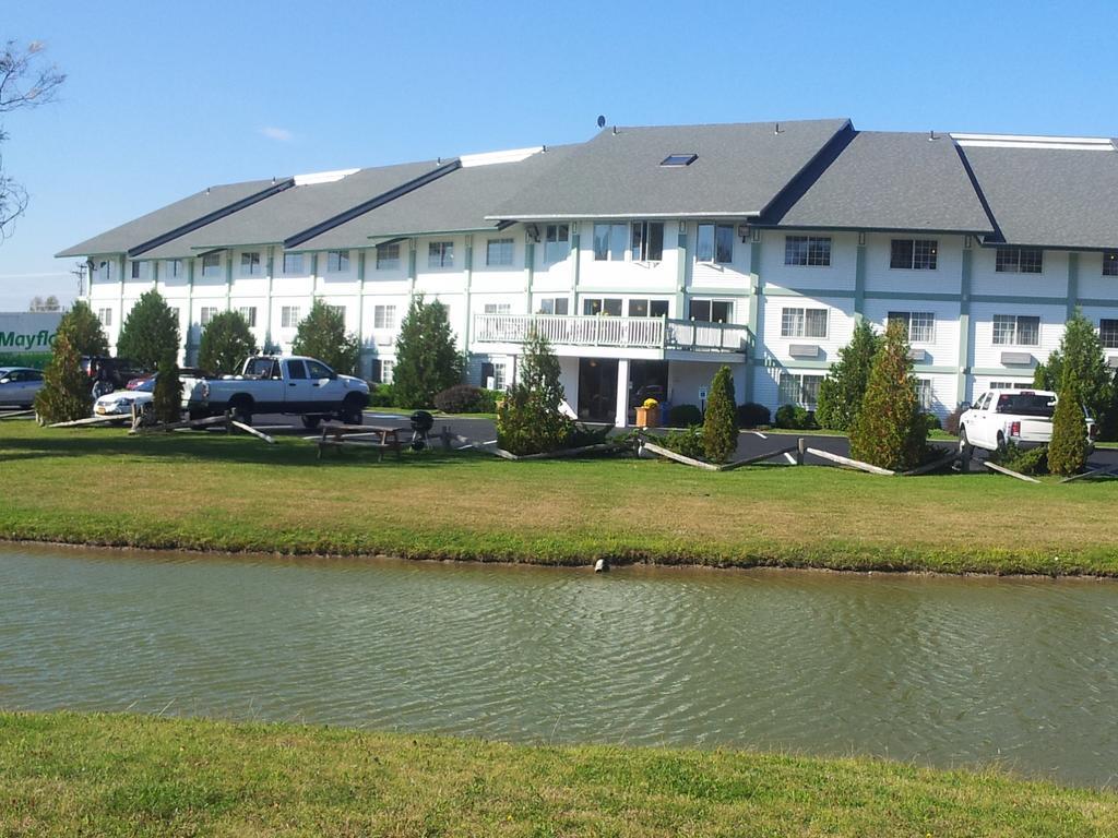 Days Inn By Wyndham Shelburne/Burlington Exterior photo