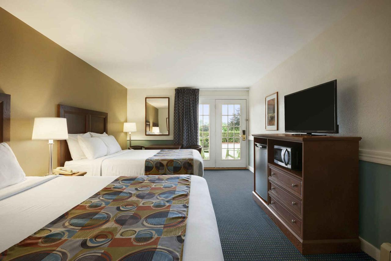 Days Inn By Wyndham Shelburne/Burlington Room photo