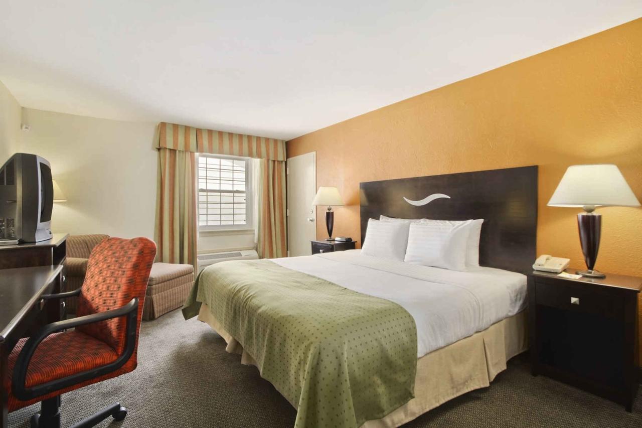 Days Inn By Wyndham Shelburne/Burlington Room photo